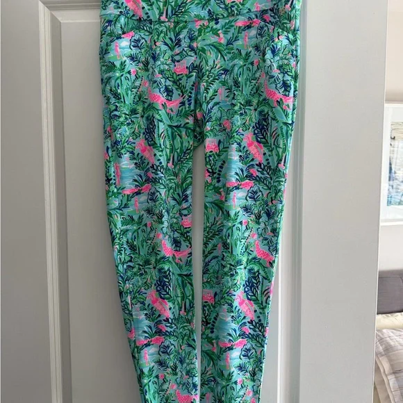 Lilly Pulitzer 28” Corso golf pants. - Picture 3 of 7